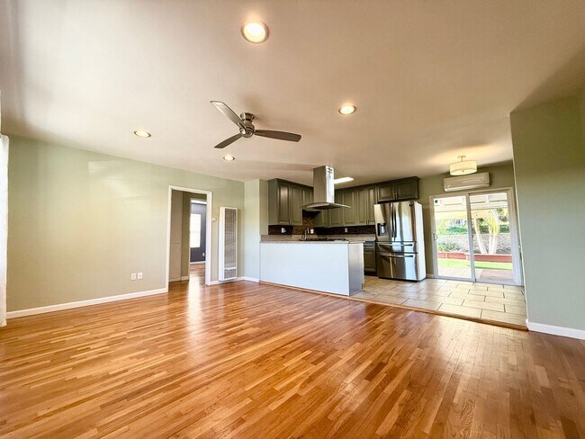 Building Photo - 3 Bedroom 1 bath single story home with solar!