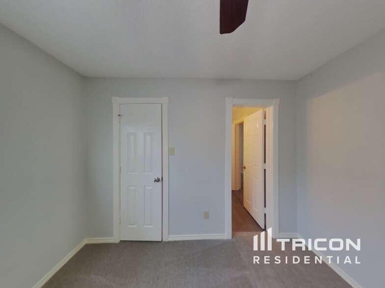 Building Photo - 1402 Baker Dr