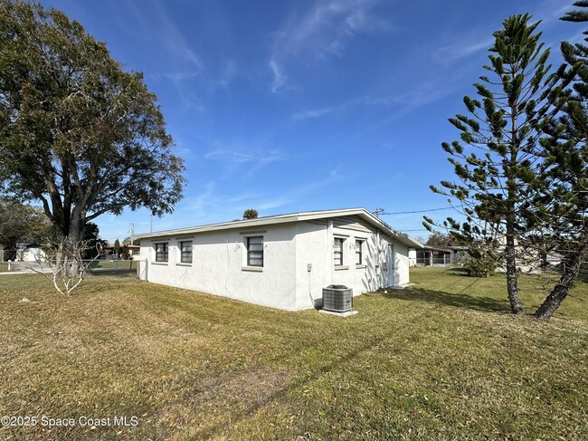 Building Photo - 2909 Zephyr Ln