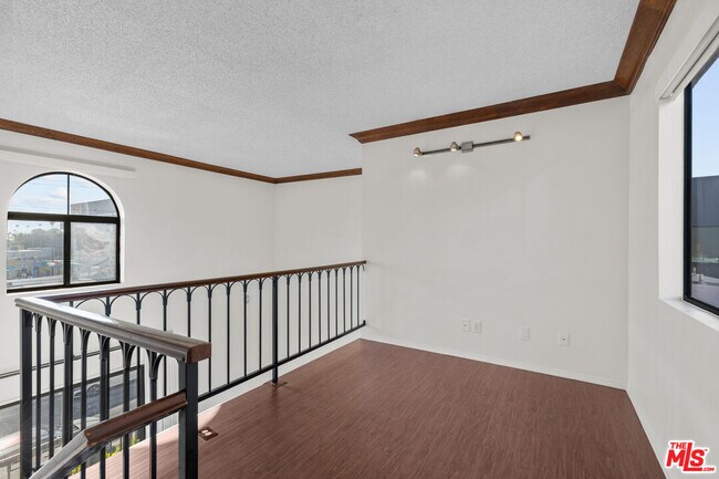 Building Photo - 2480 Penmar Ave