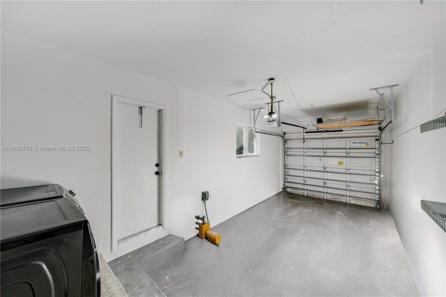 Building Photo - 6700 SW 49th Ter