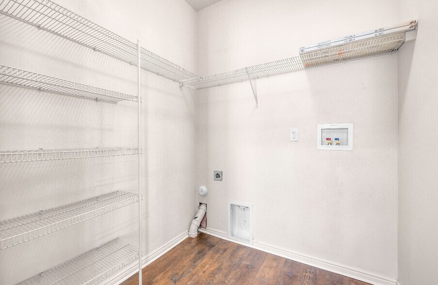 Building Photo - 5043 W Rock Butte