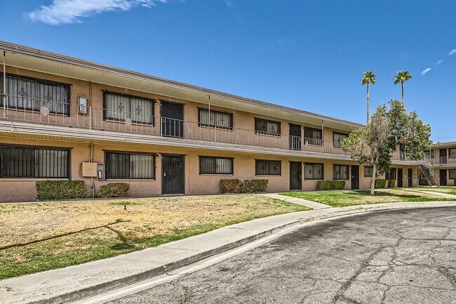 Building Photo - 1 Bedroom 1 Bathroom Condo Minutes from Th...