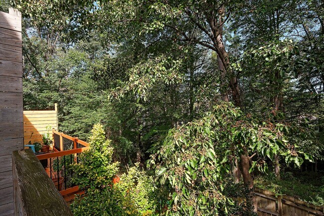 Building Photo - 430 Wynridge Dr