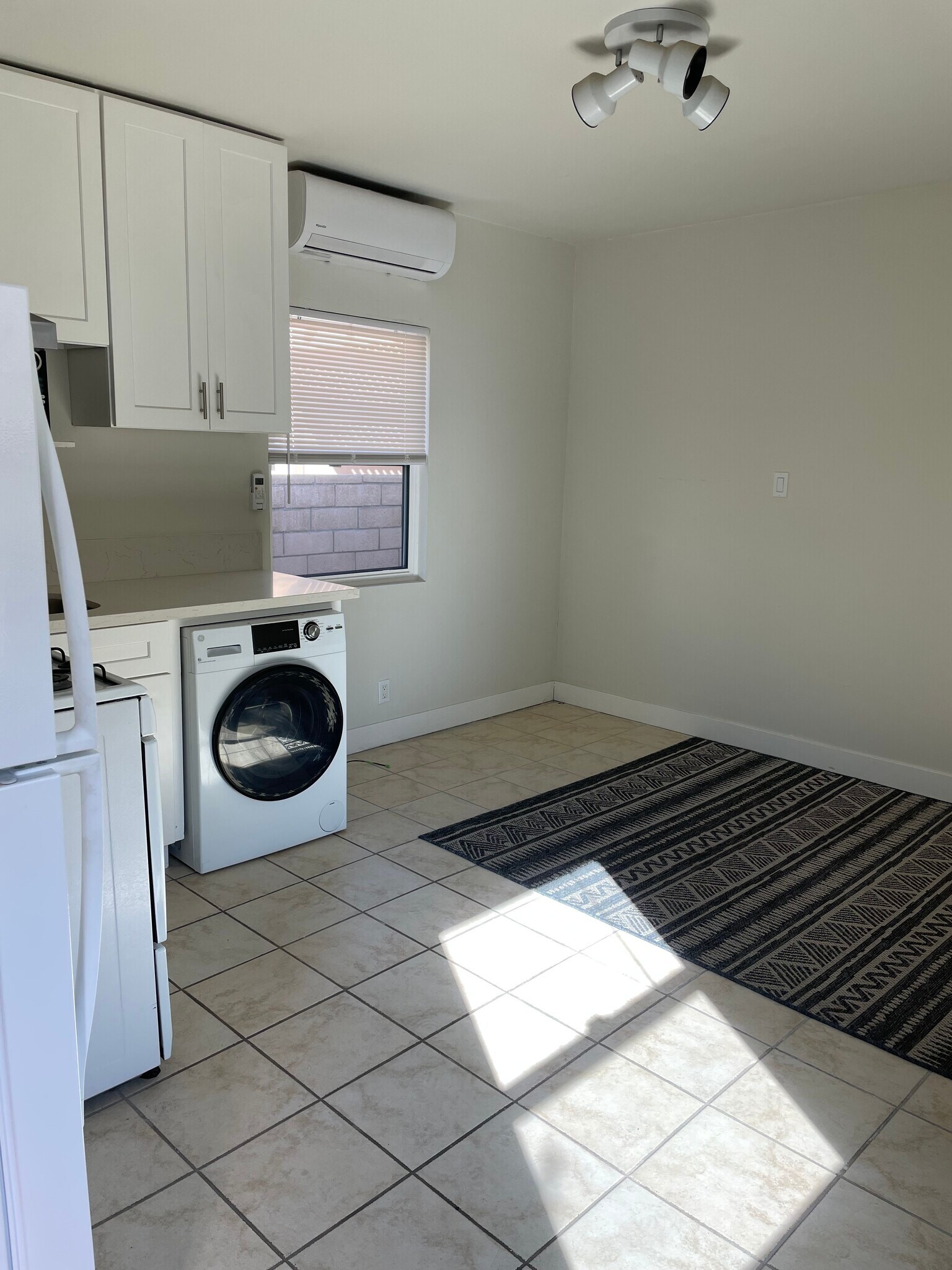 Building Photo - 2219 Glendon Ave