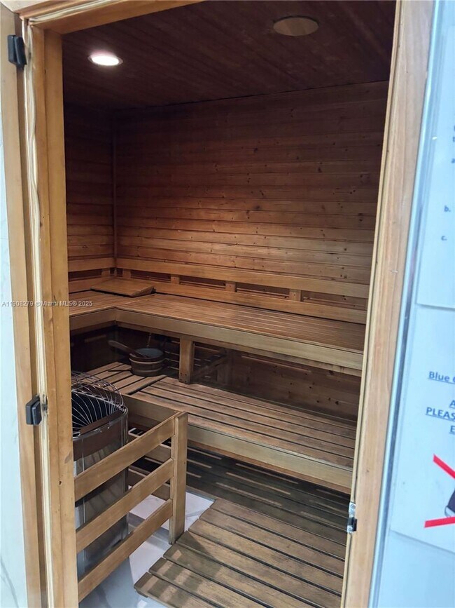 Building Photo - 601 NE 36th St