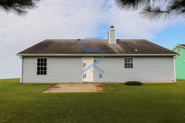 Building Photo - Move in before October 31st and get a $250...
