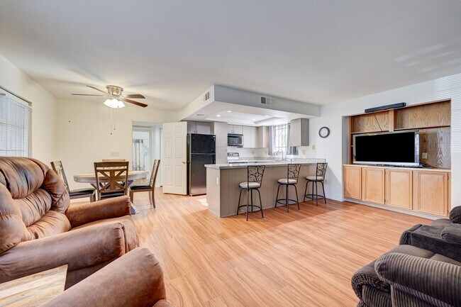 Building Photo - Move-In Ready Condo Near Summerlin!