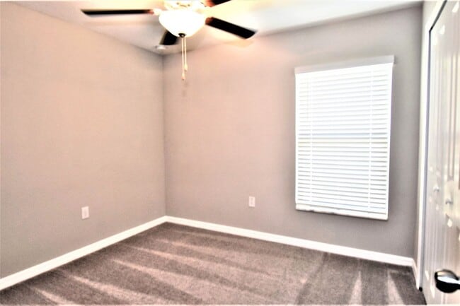 Building Photo - Like New 4 Bedroom Home