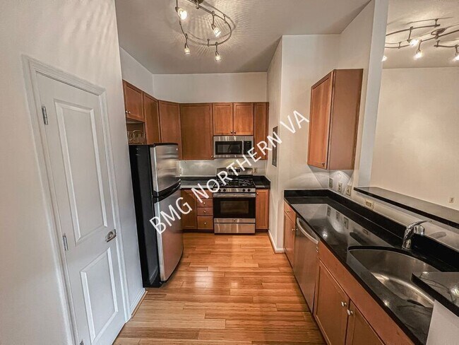 Building Photo - 309 Holland Ln
