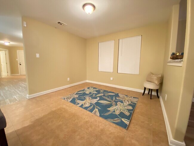 Building Photo - 513 Paddle Dr