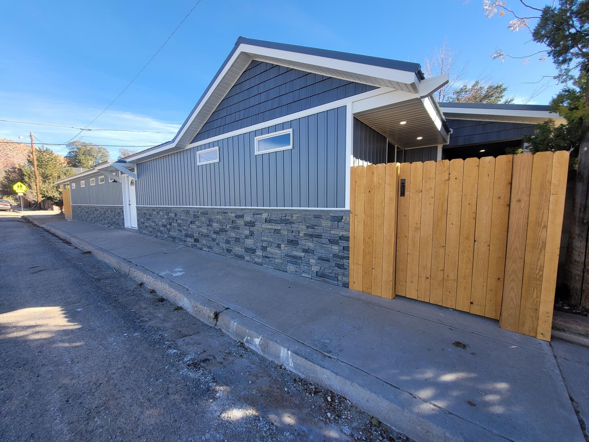 Building Photo - 168 E 70 S