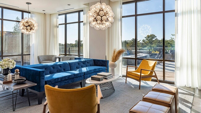 Building Photo - 4903 Edgemoor Ln