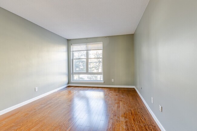 Building Photo - 100 Marion St