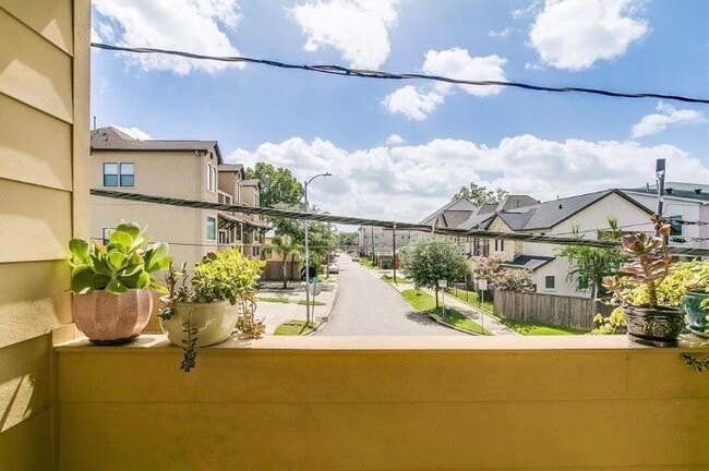 Building Photo - 1703 Patterson St