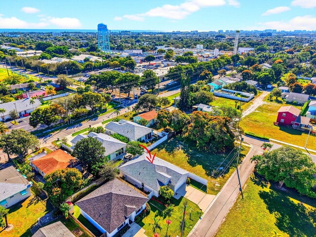 Building Photo - 341 Oak Aly