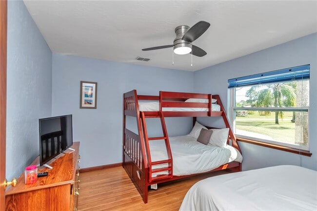 Building Photo - 1542 SE Pinwheel Dr