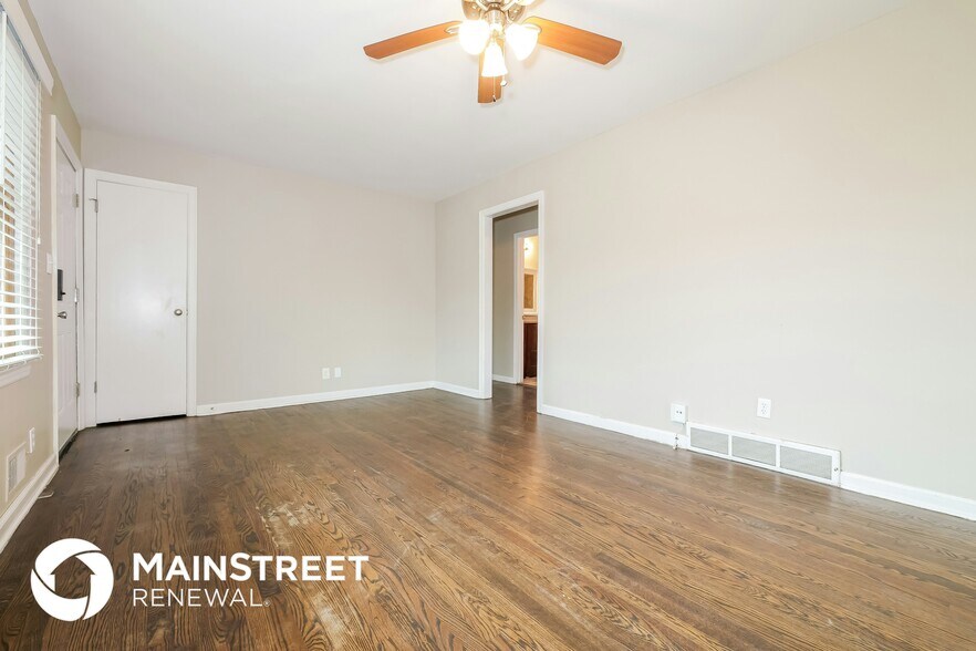 Building Photo - 4806 Vermont Ave