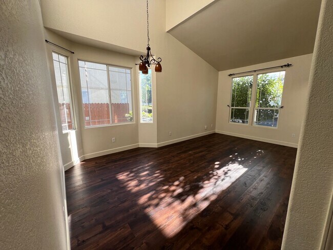 Building Photo - West Davis Four Bedroom Two Story Home ava...