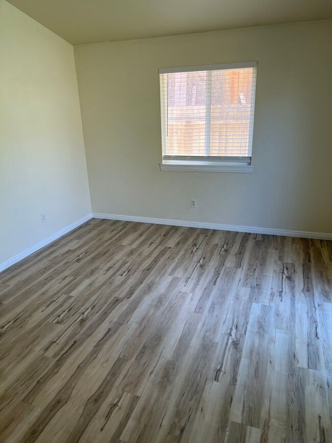 Building Photo - Holly St. - 1307/1309