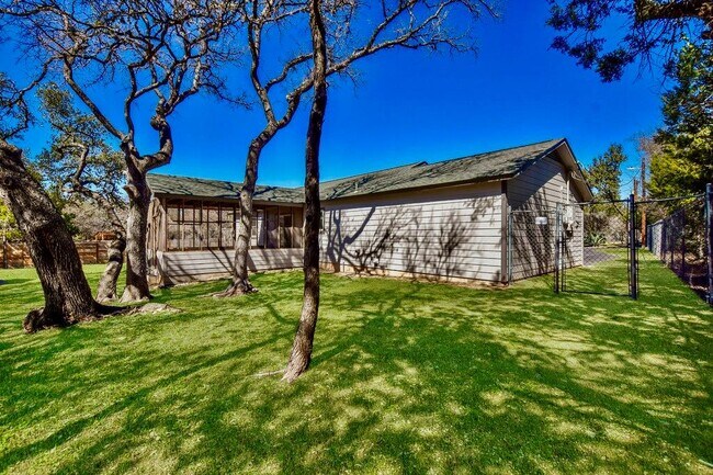 Building Photo - 16001 Awalt Dr