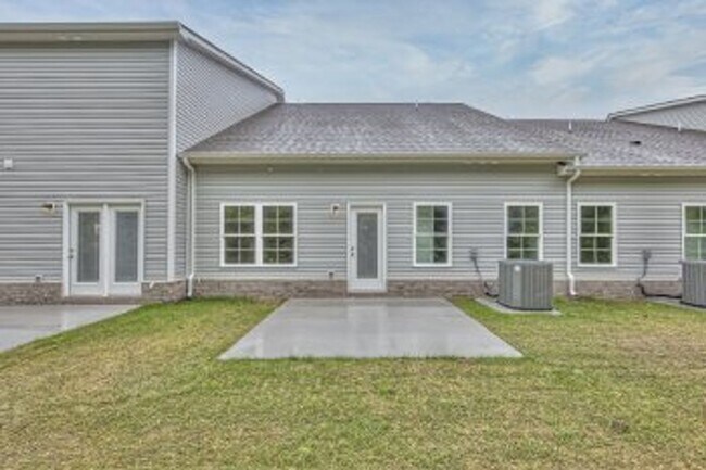 Building Photo - Beautiful NEW 3 Bed 2.5 Bath Townhome in M...