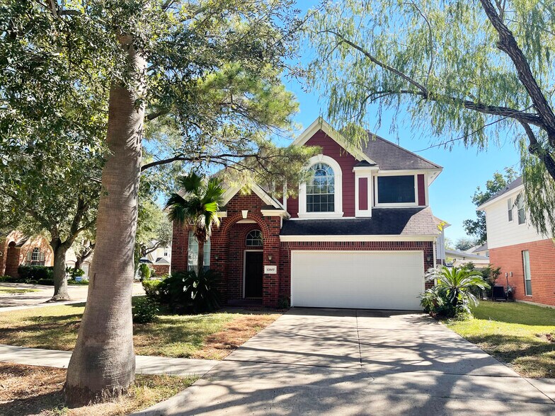 Front view - 12607 Alderwood Dr