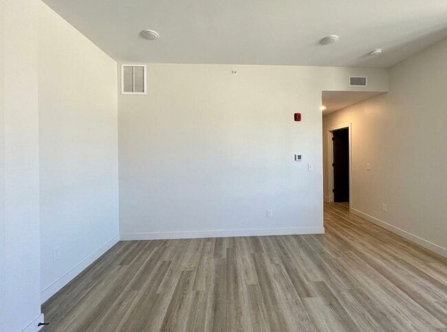 Building Photo - Modern Condo on West Side of Manhattan!