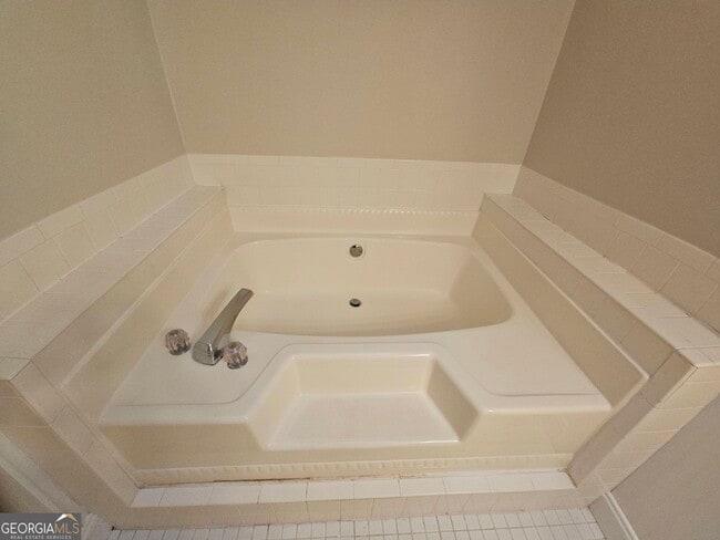 Building Photo - 102 Sauterne Way