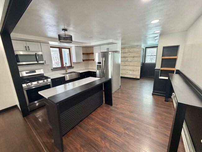 Building Photo - Gorgeous Newly Renovated 4 BR, 2 BA on .71 acres