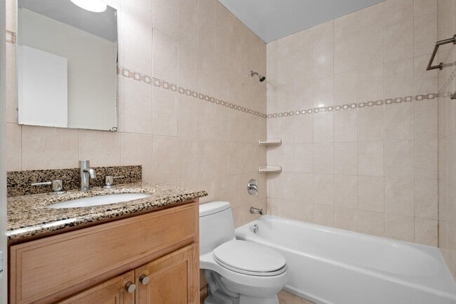 Building Photo - 1106 NE 16th Ct
