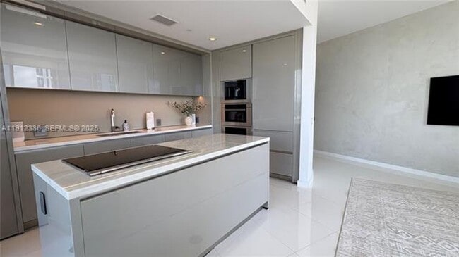 Building Photo - 18975 Collins Ave