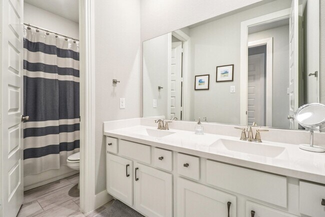 Building Photo - 847 Longbranch Way