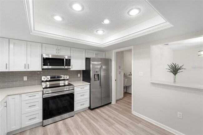 Building Photo - 5689 Evergreen Dr
