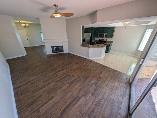 Building Photo - 731 Rising Star Dr