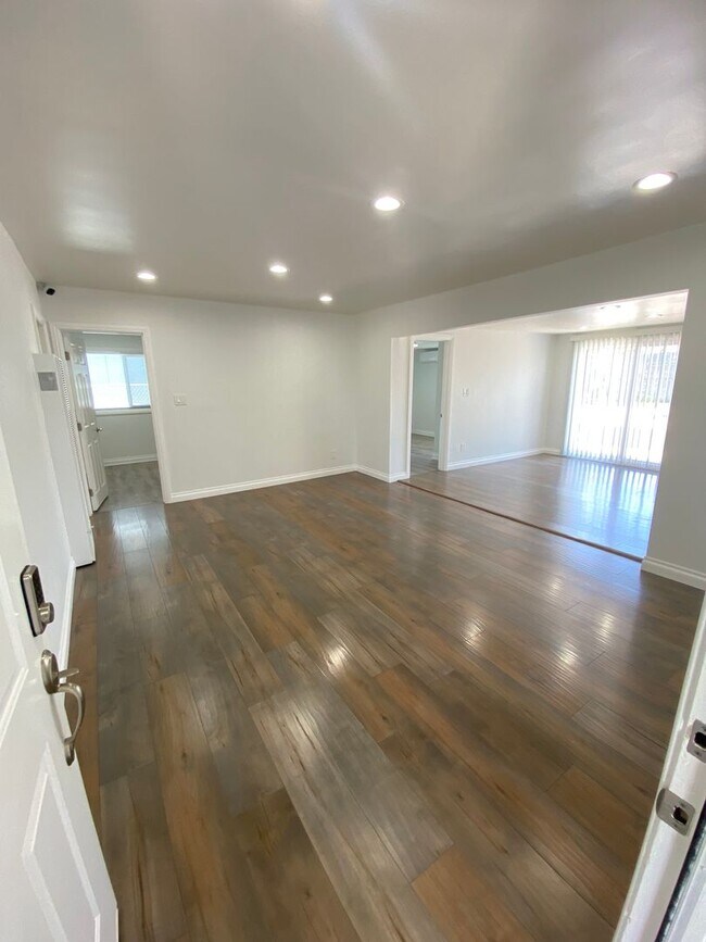 Building Photo - Remodeled 4 Bedroom Norwalk House For Rent with AC!