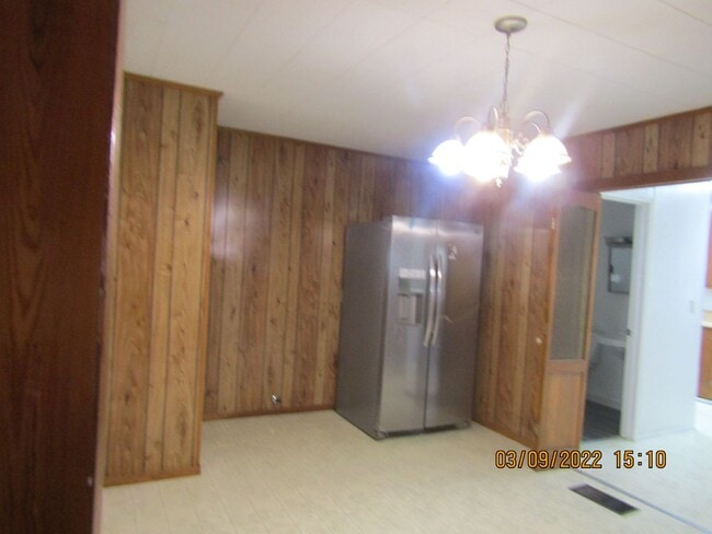 Building Photo - centrally located, pets negotiable with ow...