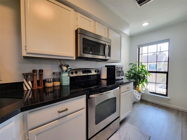 Building Photo - 755 Bering Dr