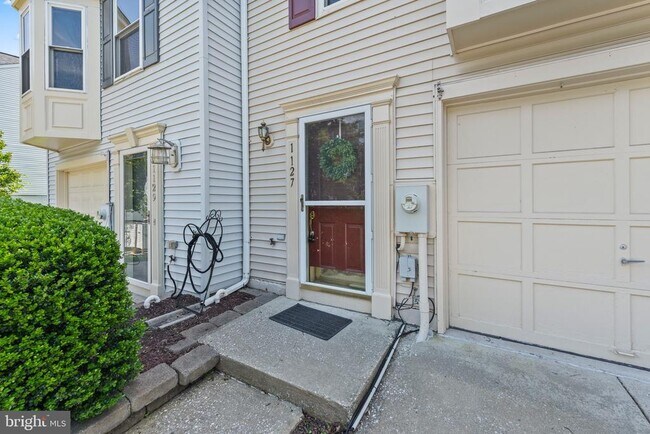 Building Photo - 1127 Kelfield Dr