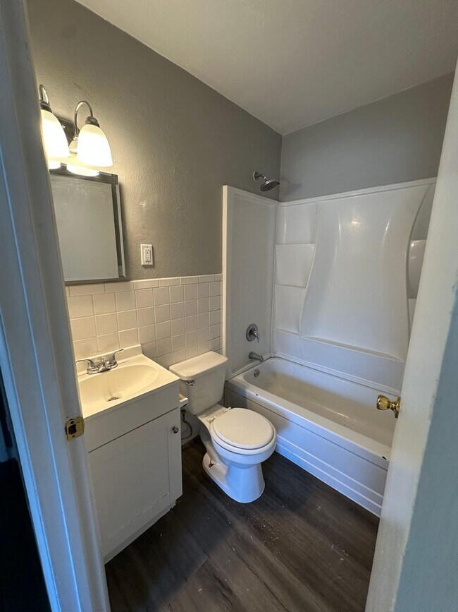 Building Photo - 4701 S Pointe Dr