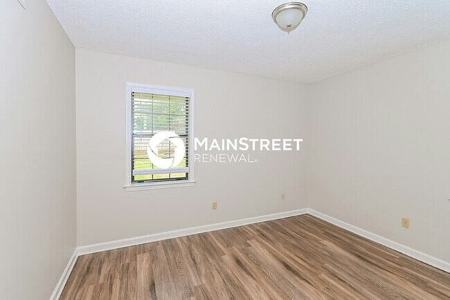 Building Photo - 4 Bedroom Pet-Friendly Home in MEMPHIS, TN with Main Street Renewal