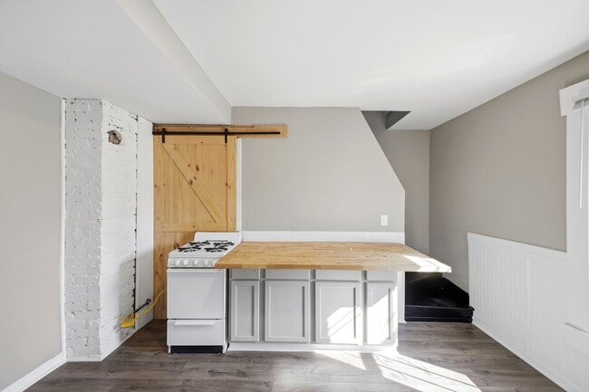 Building Photo - Cozy & Modern 1-Bed, 2-Bath Tiny Home – Renovated in Columbus!