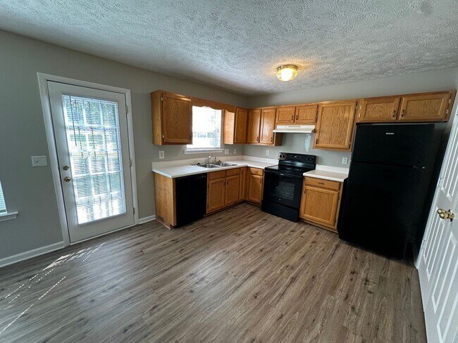 Building Photo - 2442 Willowbrook Dr