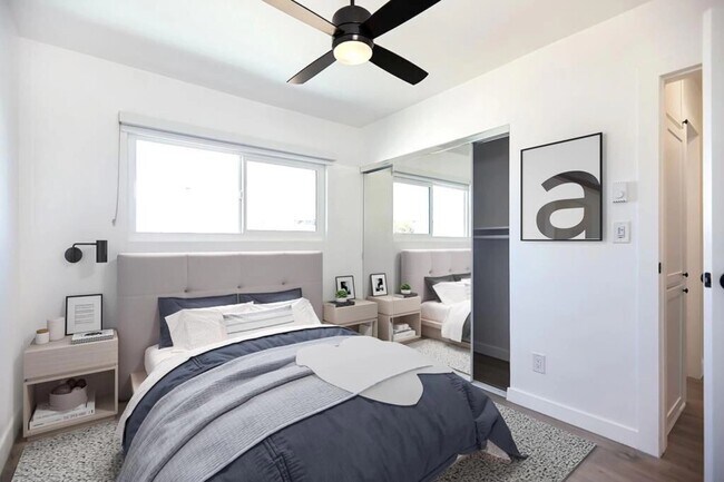 Interior Photo - 4th Ave