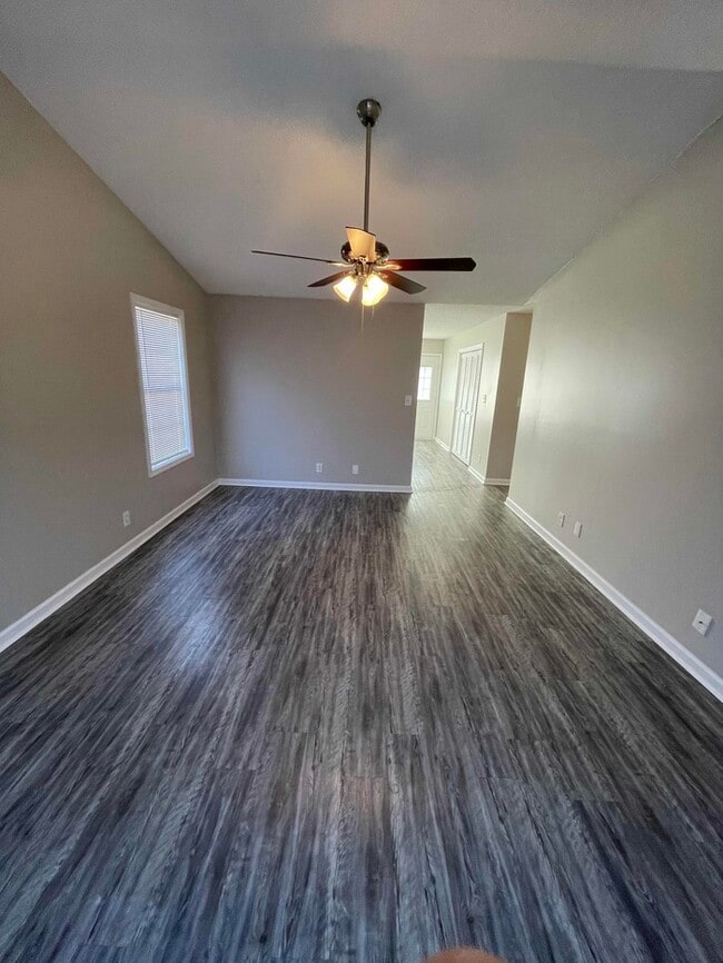 Building Photo - 320 Donna Dr