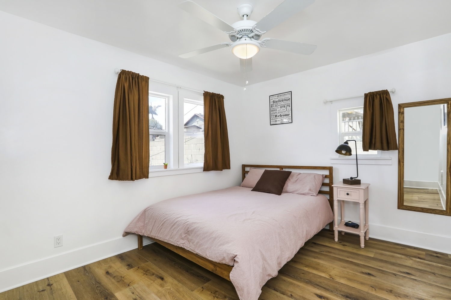 Building Photo - 3220 E 6th St