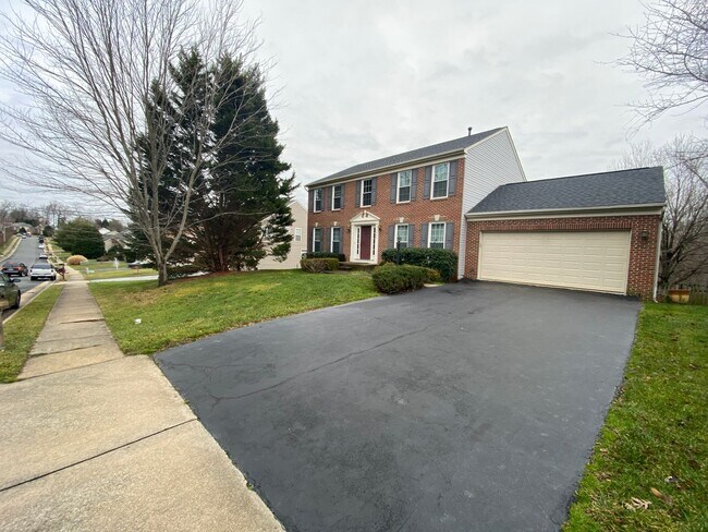 Building Photo - Meticulously maintained & spacious 4 Bd/2 full & 2 half bath home  Home in Dawson's Landing - Pet...