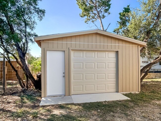Building Photo - Move-In Ready Home Near Canyon Lake – Fresh Interior, Deck & Detached Garage