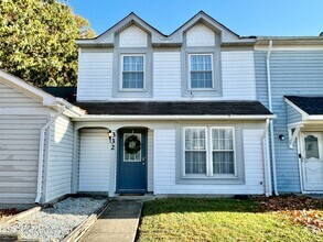 Building Photo - 3-Bedroom Townhome Ready NOW!! Completely ...