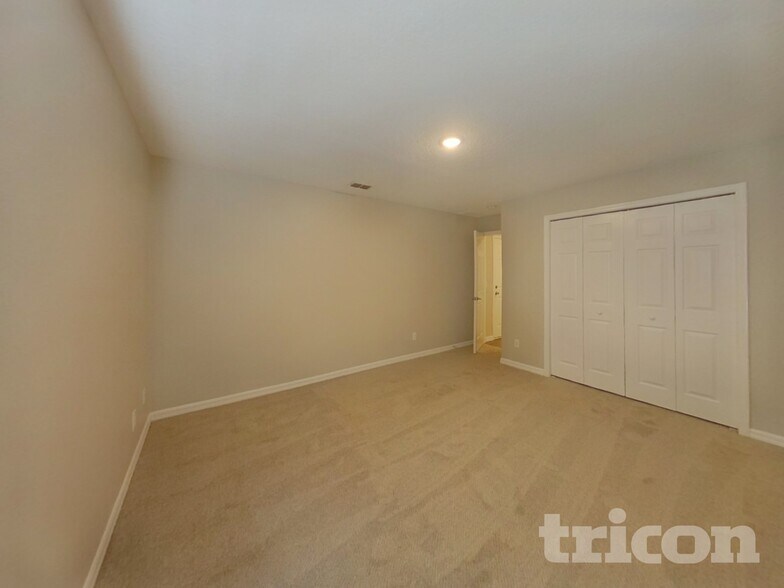 Building Photo - 345 Sky Valley St